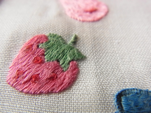 苺刺繍