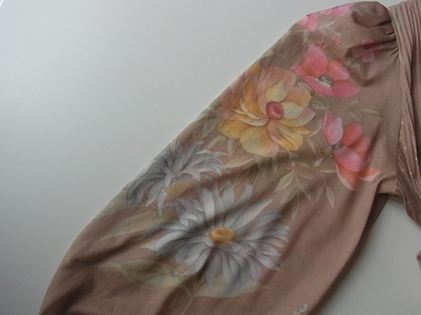 花柄プリントワンピース袖のプリント