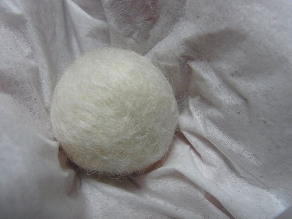 毛糸をフェルトボールにする方法