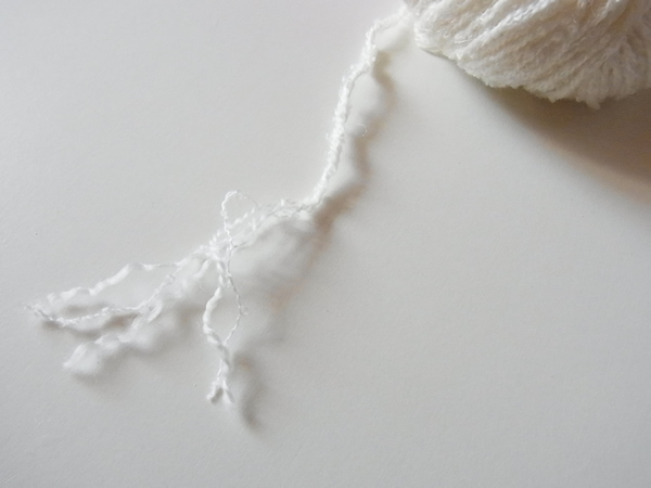 白い毛糸