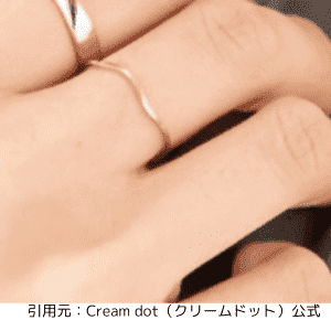 華奢ラインのステンレス製ウェーブデザインリング