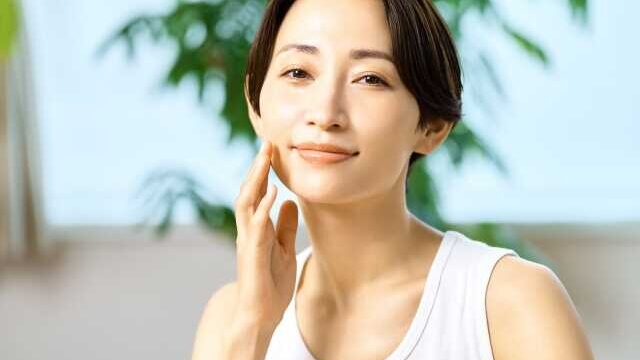 ナチュラルメイクの女性